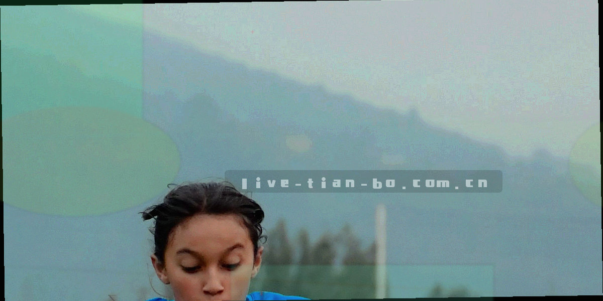深墨绿底色上的青色数据网格与橙色脉冲线条，呈现赛事信息流的抽象纹理